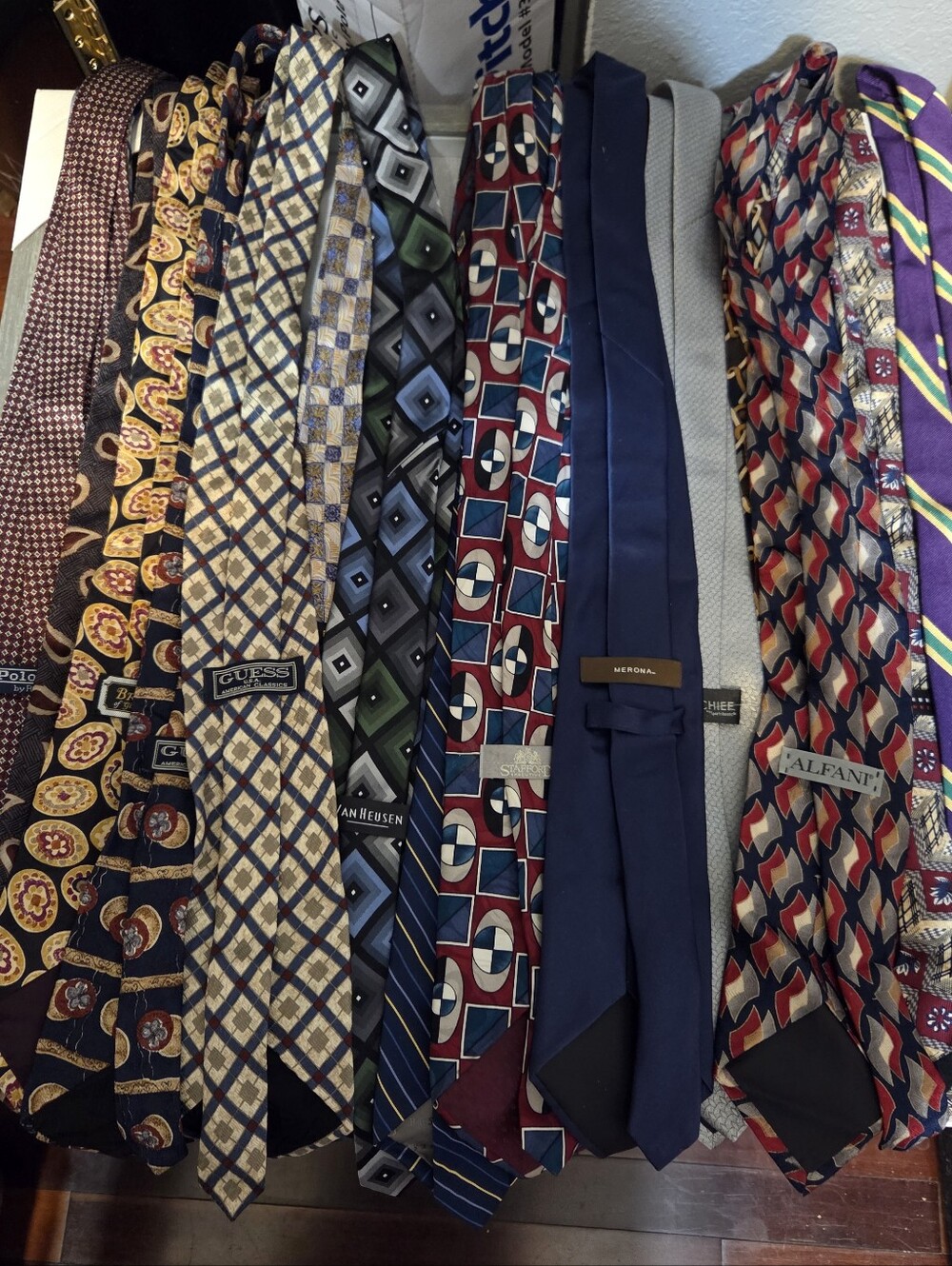 19 pcs Vintage Guess,Polo RL,Pierre C Britches Etc. Men's Patterned Silk Tie Lot